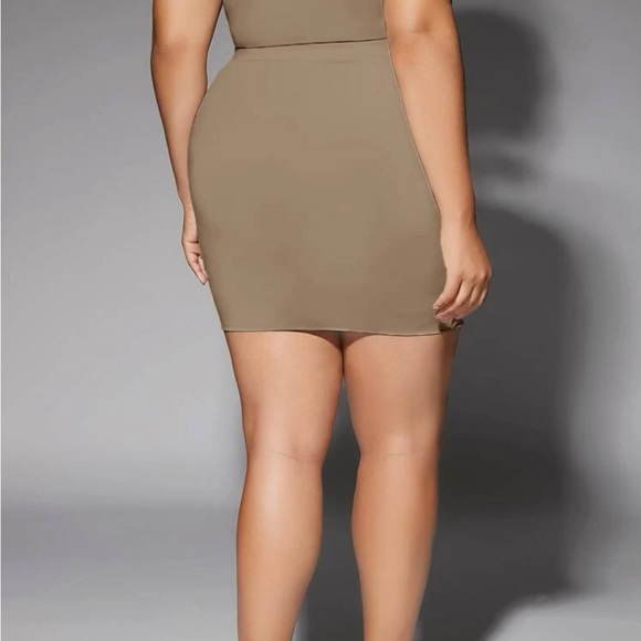 Solid Khaki Bodycon Skirt - Picture 3 of 9